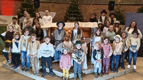 2025 Krippenspiel Kinder mit Verantwortlichen